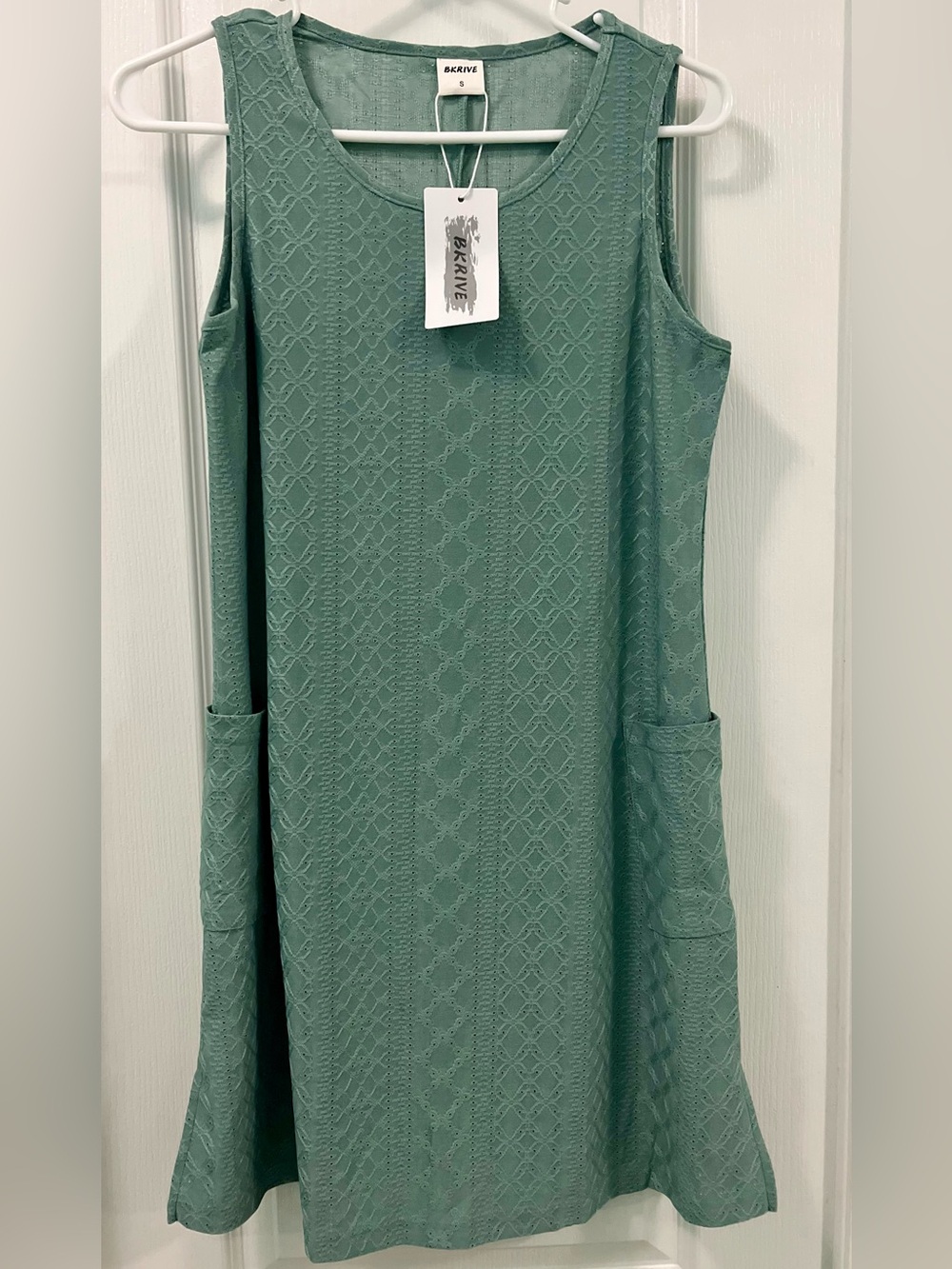 NWT BKRIVE Small Womens Coverup Sleeveless Dress with Pockets. Lace texture.